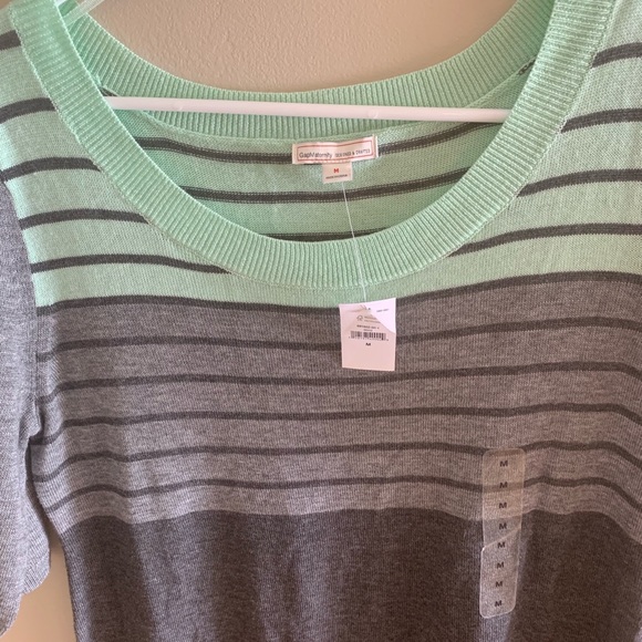 Gap Maternity Dress - Picture 3 of 3